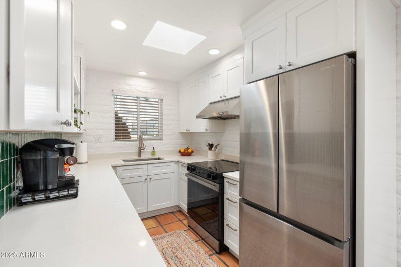 large-019602df-4dc2-7062-956b-06da78ed2f