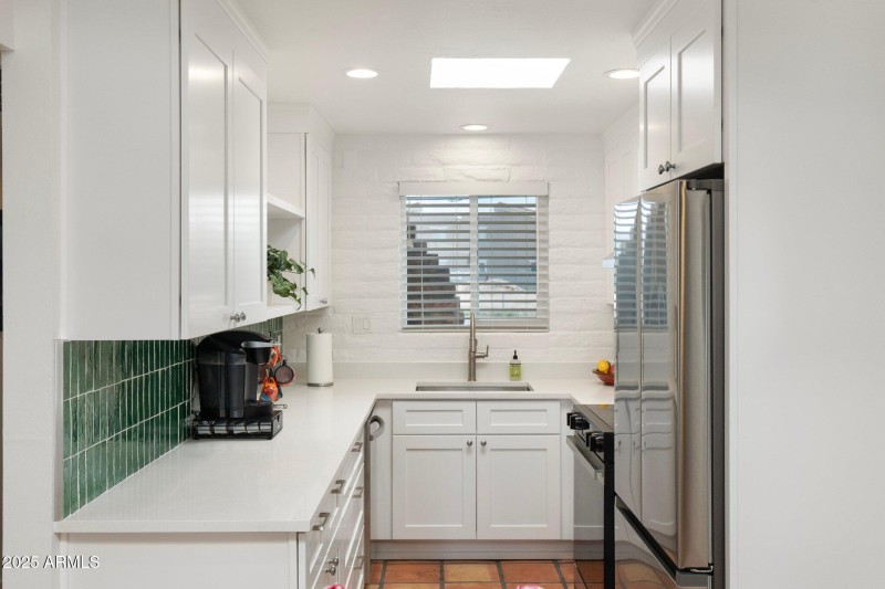 large-019602df-4de9-73cc-8ca9-dd3fc545d5