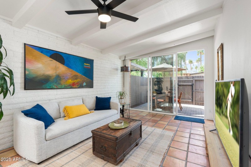 large-019602df-4ec6-7376-bd66-e0863e774a