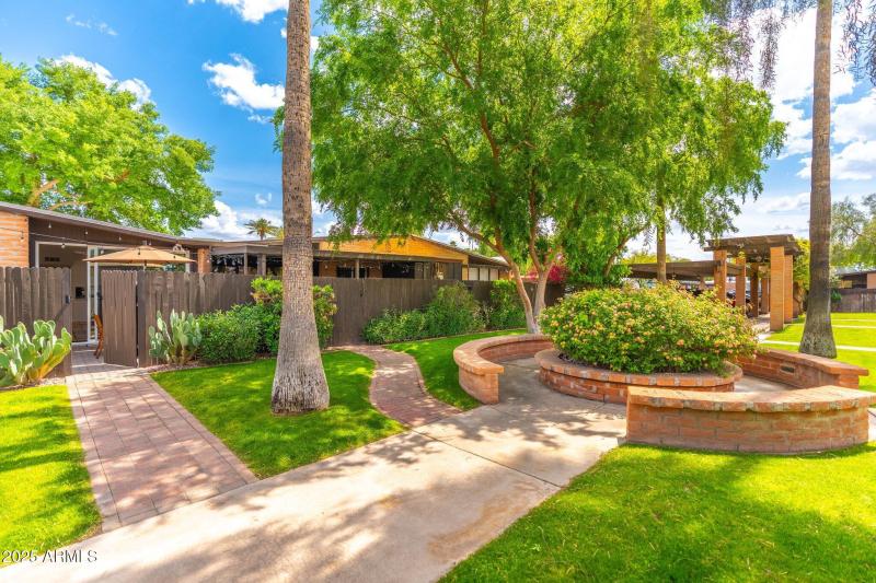 large-019602df-5068-7259-9038-a4690977ca