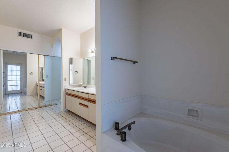 Master Bathroom 2nd Tub