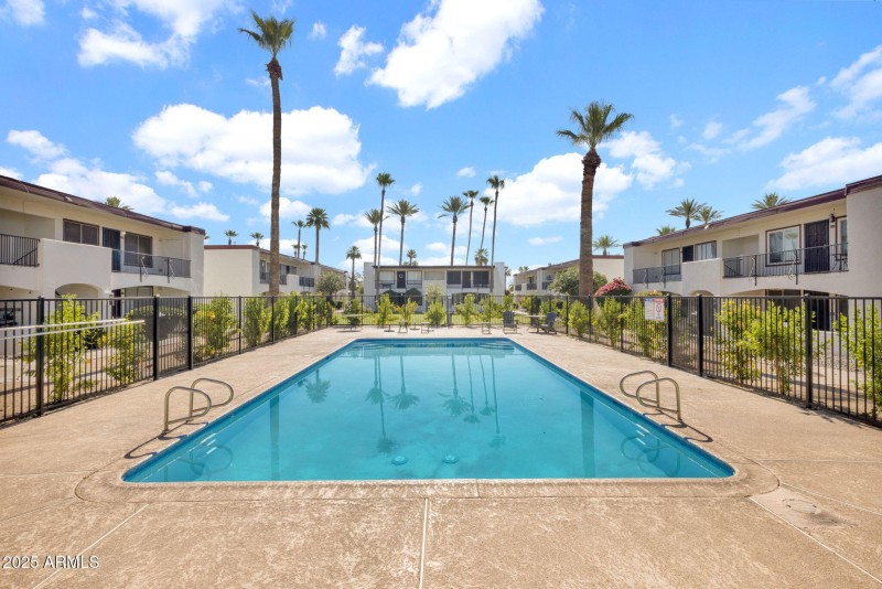5-web-or-mls-240 Old Litchfield Rd 109 L