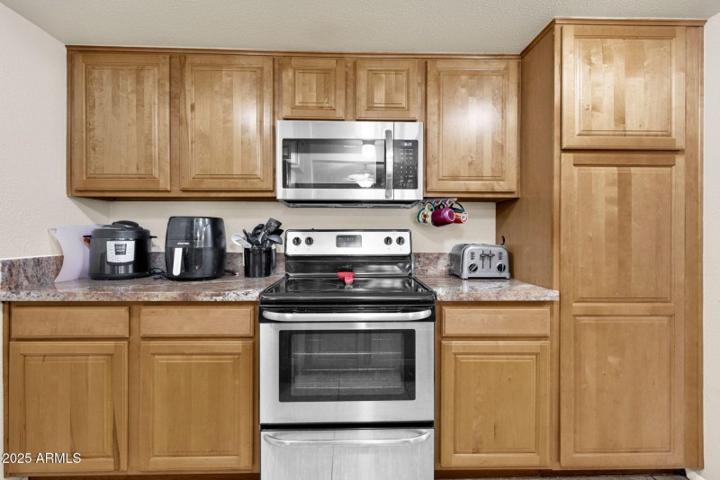 21-web-or-mls-240 Old Litchfield Rd 109
