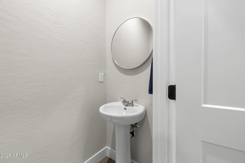 POWDER ROOM 2 TORREY PINES DR