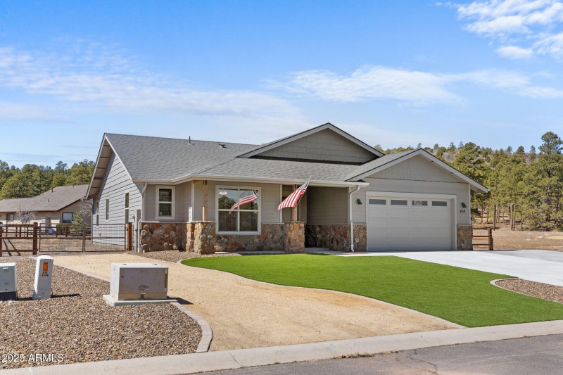 FRONT 4 TORREY PINES DR