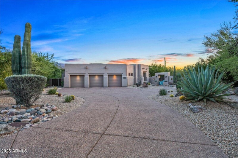 06-Driveway Views