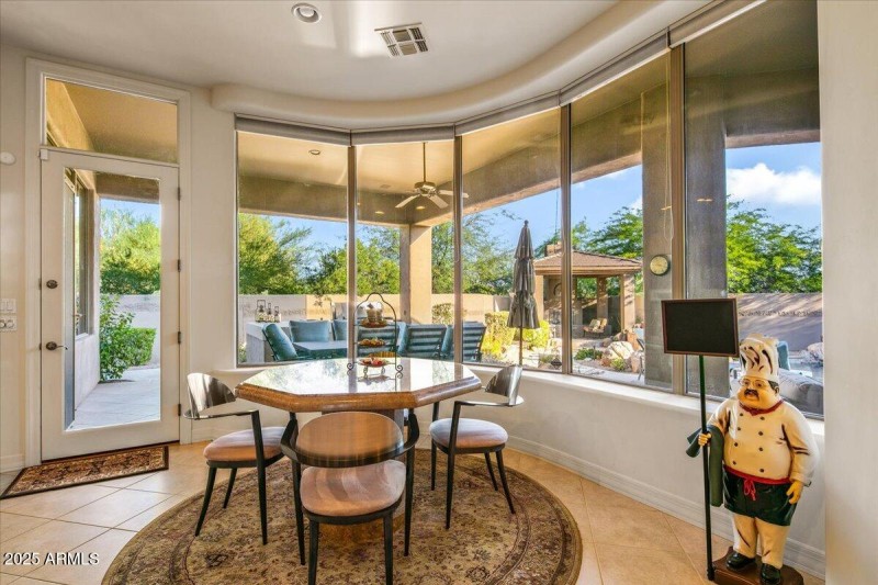 27-Breakfast Nook