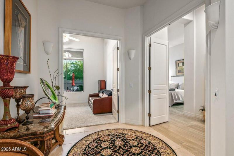 33-Primary Suite Entry