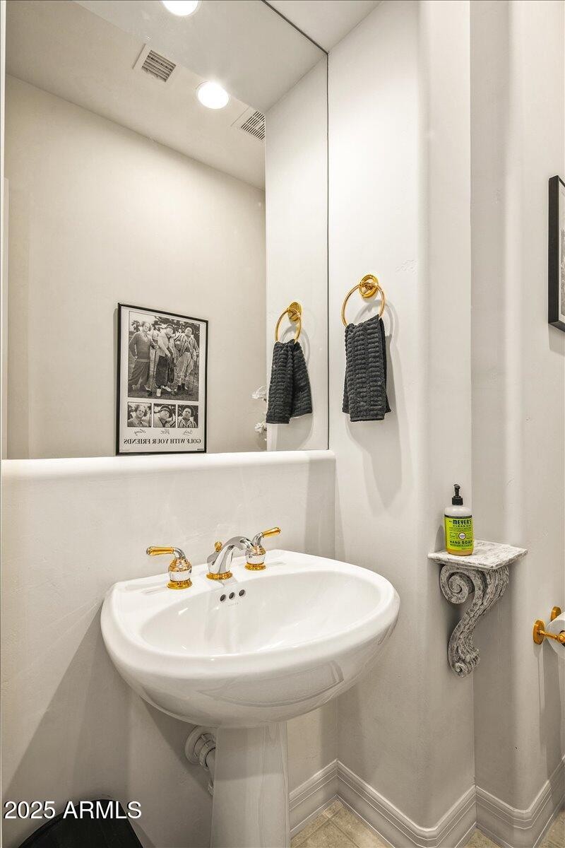 47-Powder Room