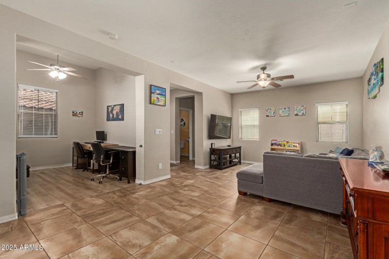 3635 W McCauley CT