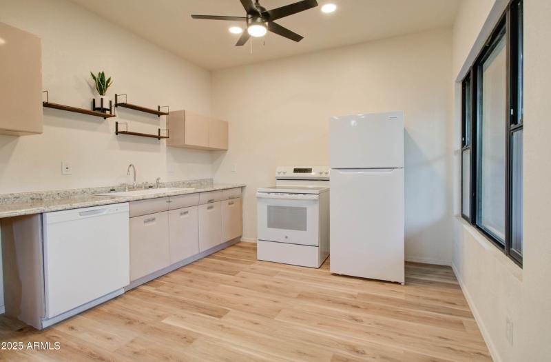 195 Nash Ave-21