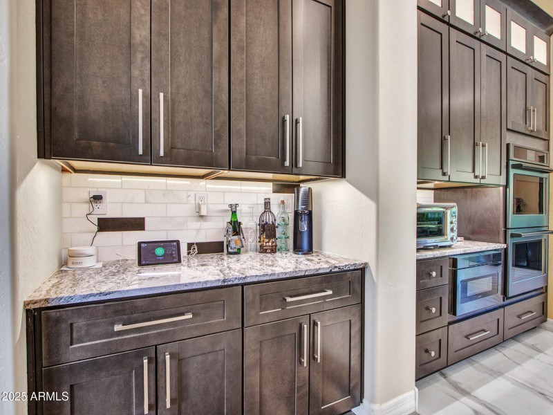 09-Butler's-pantry-(1)