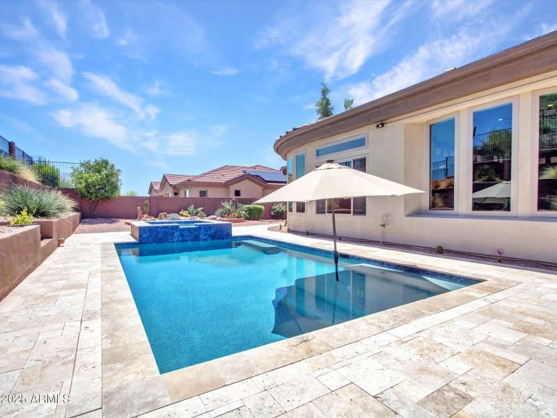 21-Pool---Jacuzzi-(1)