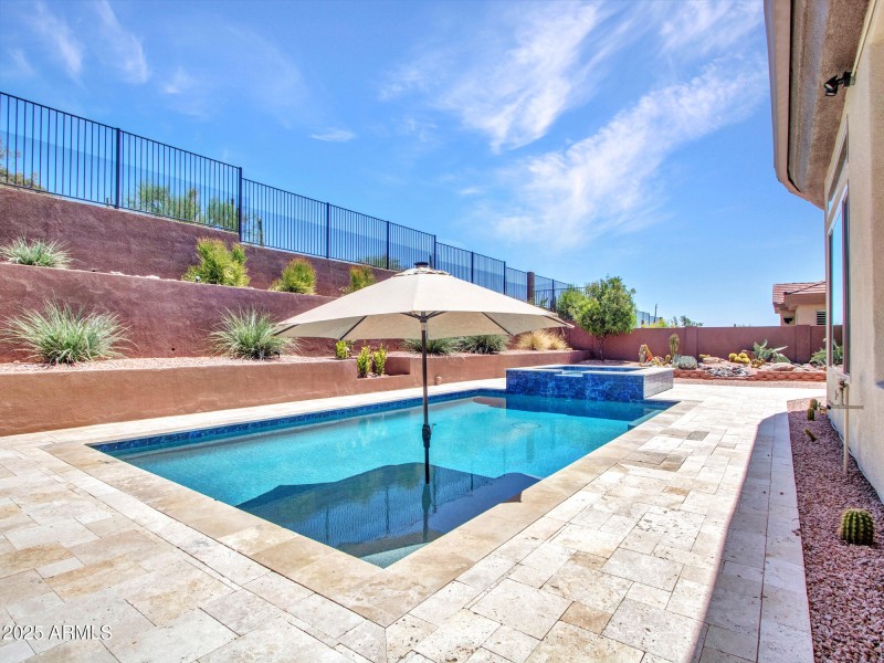 21-Pool---Jacuzzi-(2)