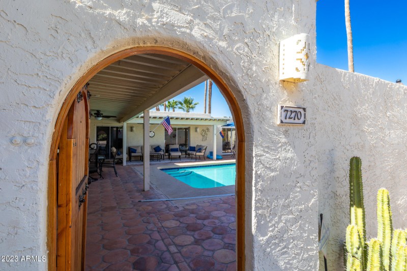 7270 E Loma Ln Entry