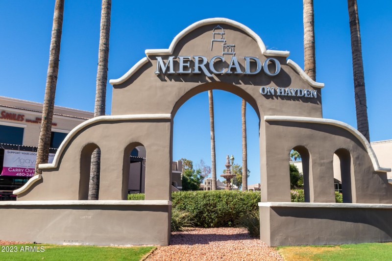 7270 E Loma Ln Mercado