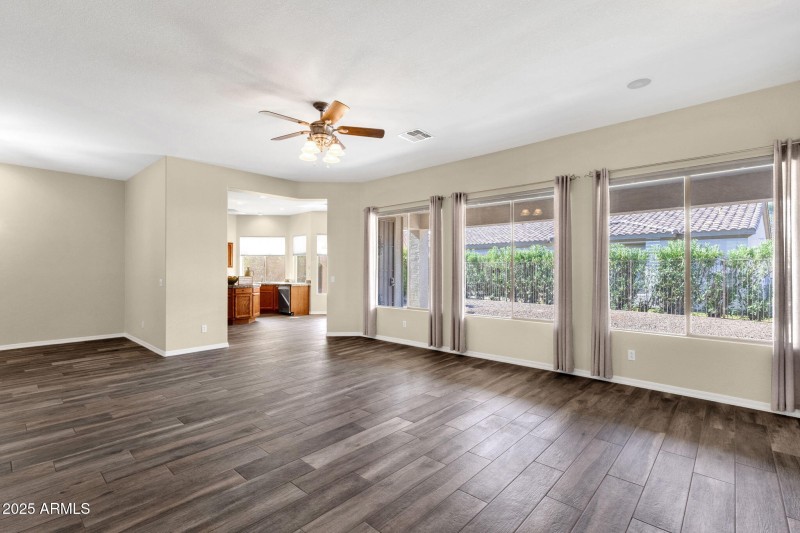 9-web-or-mls-4735-e-azalea-dr