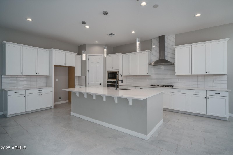 7) KITCHEN