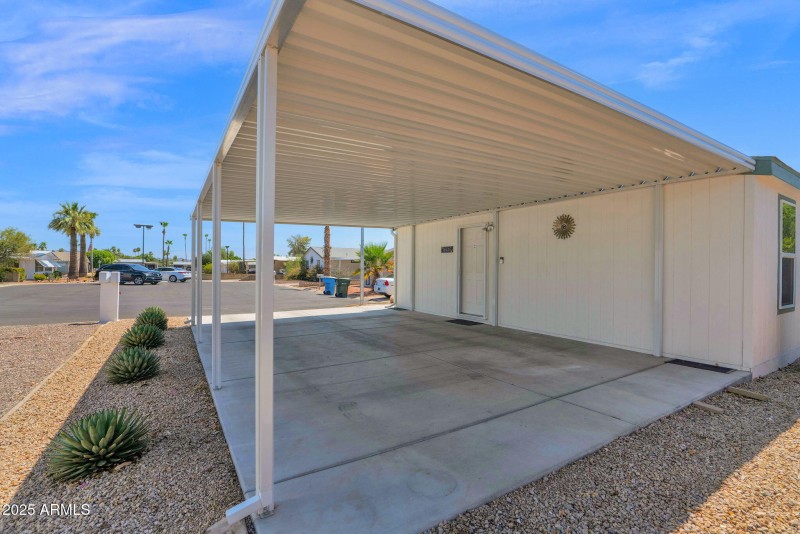 27' Carport and direct entry to home