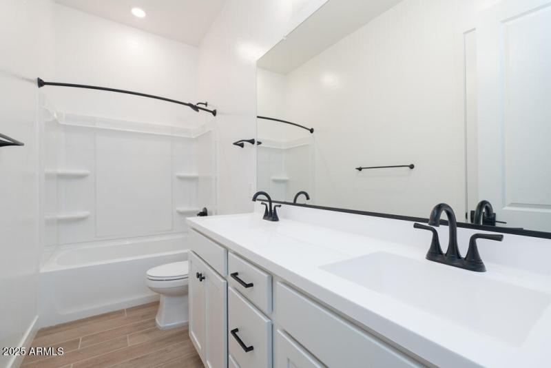 Tri Pointe Terraza 4 - Bathroom 2-1MLS