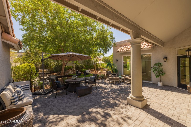 5)FRONT COURTYARD