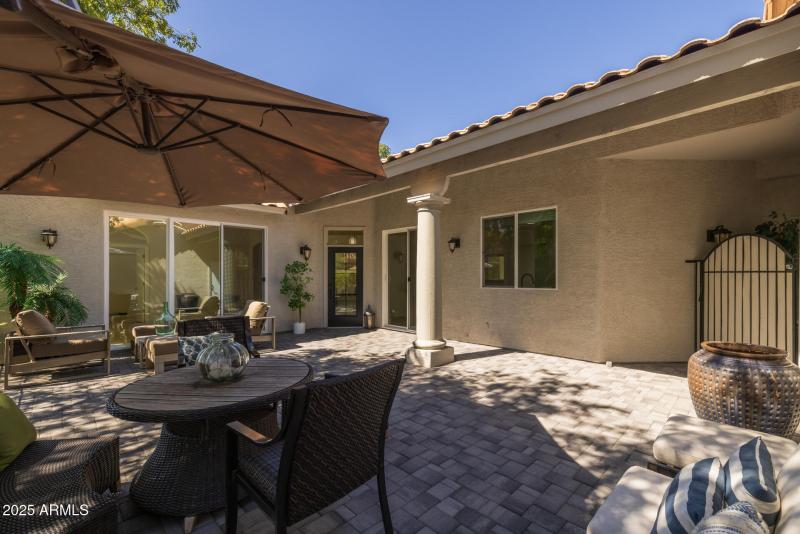 6)FRONT COURTYARD