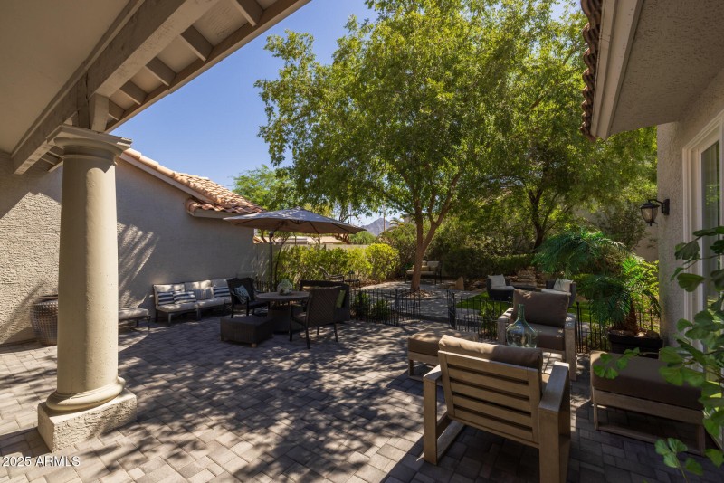9)FRONT COURTYARD
