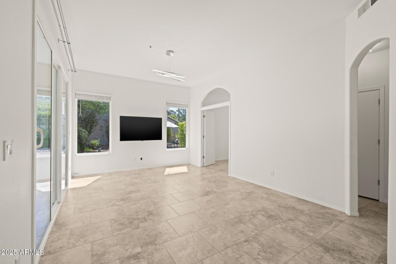 10)FORMAL LIVING