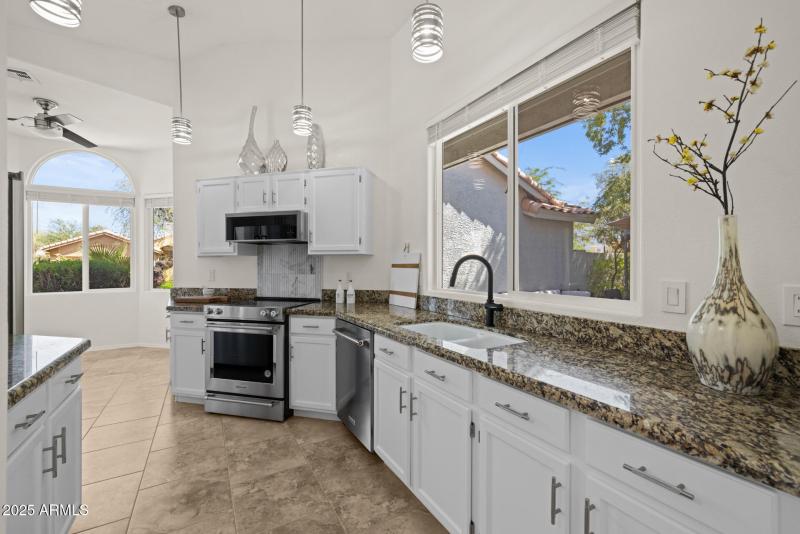 17)KITCHEN