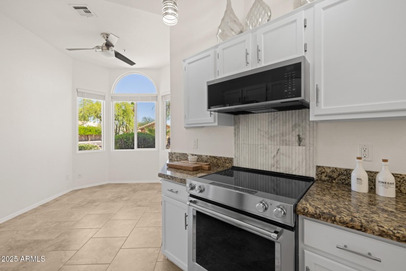 20)KITCHEN