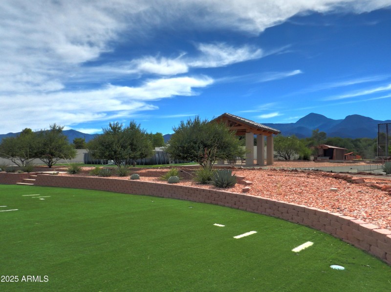 Lawn-Ret Wall