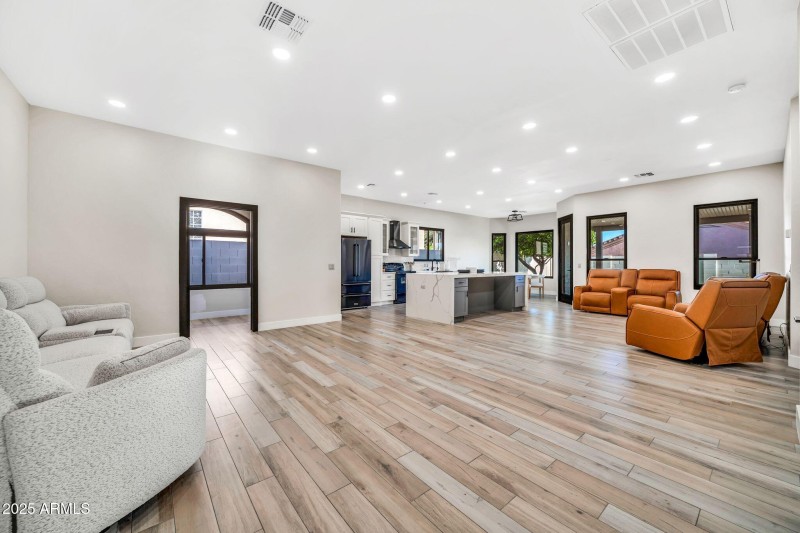 6625 W Cavedale Dr-8