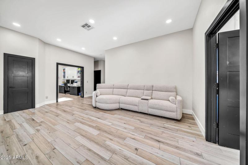 6625 W Cavedale Dr-4
