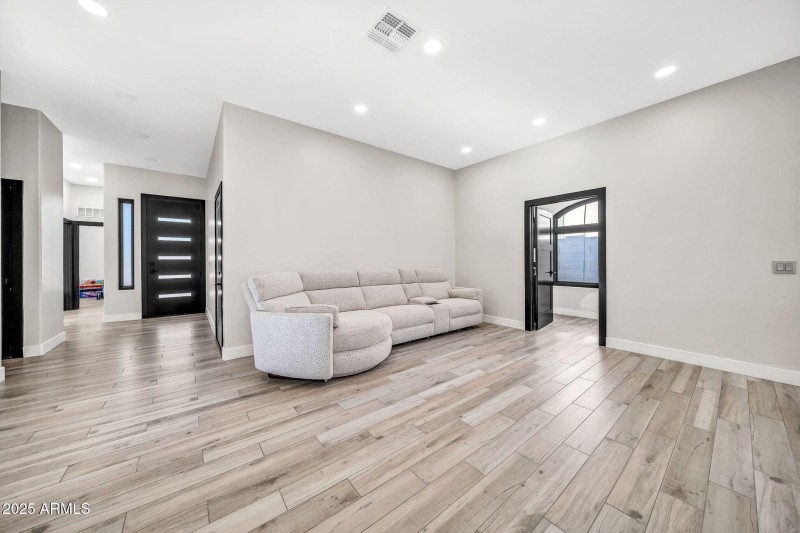 6625 W Cavedale Dr-5