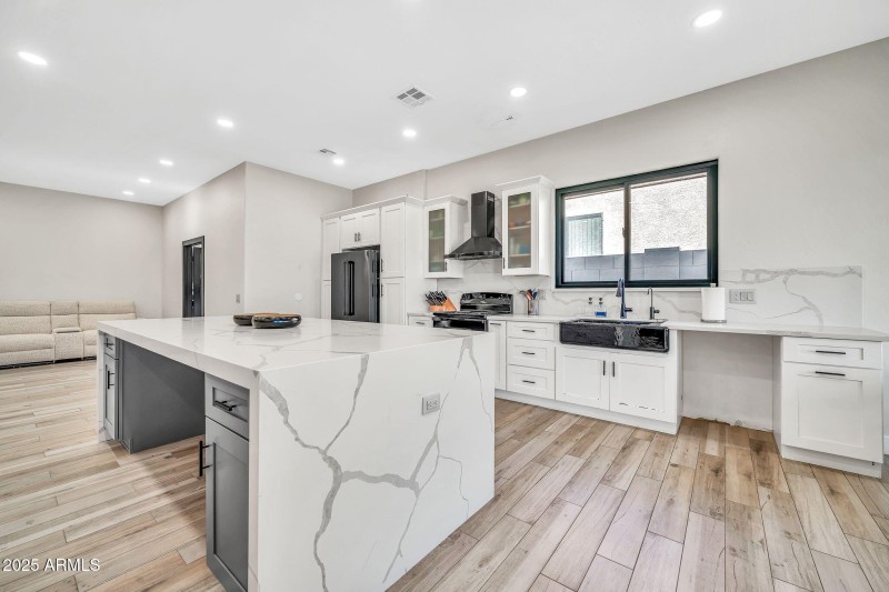 6625 W Cavedale Dr-17