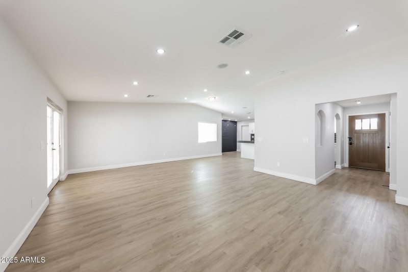 004-photo-living-room-14652261