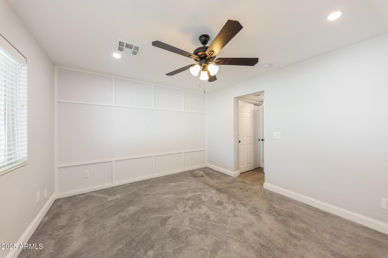 012-photo-main-bedroom-14652239