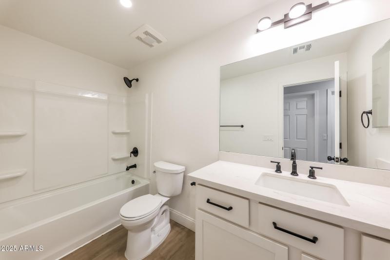 018-photo-rear-view-14652251