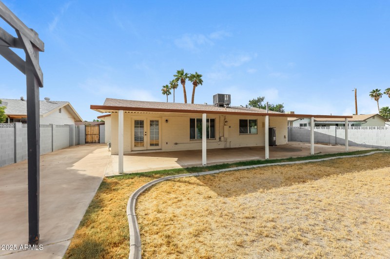 020-photo-rear-view-14652257