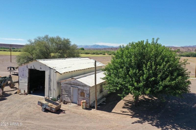 Detached Grage and Workshop 2