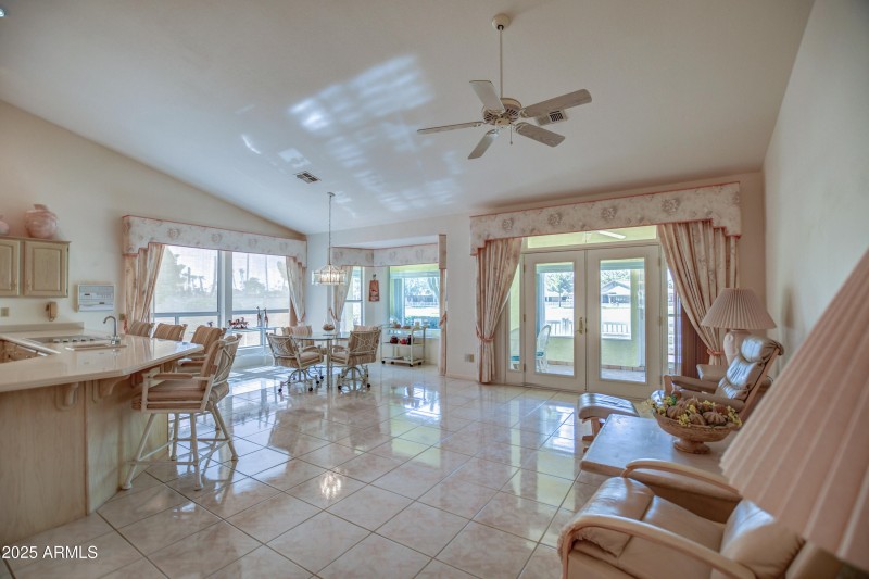 16_Family Room