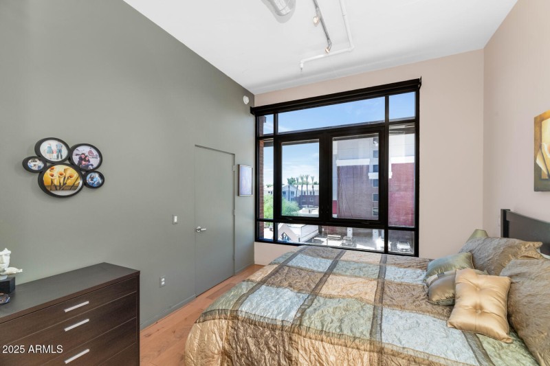 7301 E 3rd Ave-large-017-021-TOD4886-150