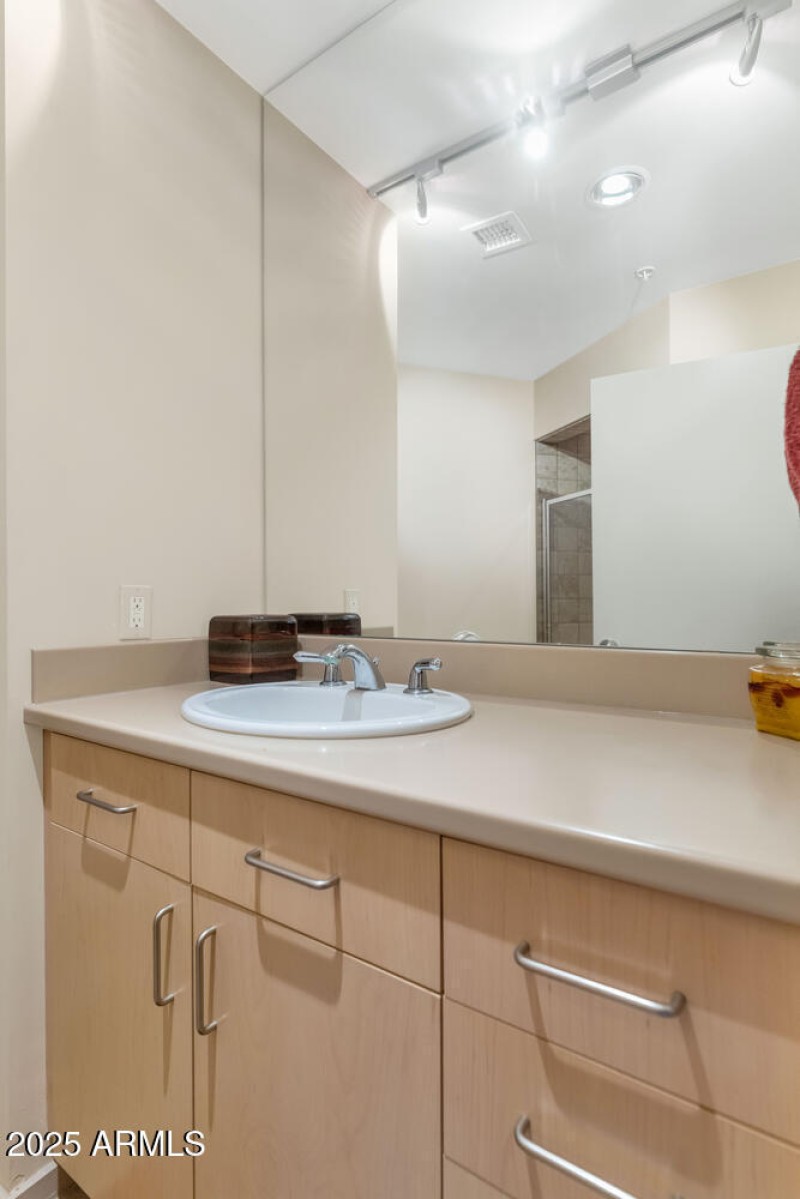 7301 E 3rd Ave-large-018-013-TOD4887-667