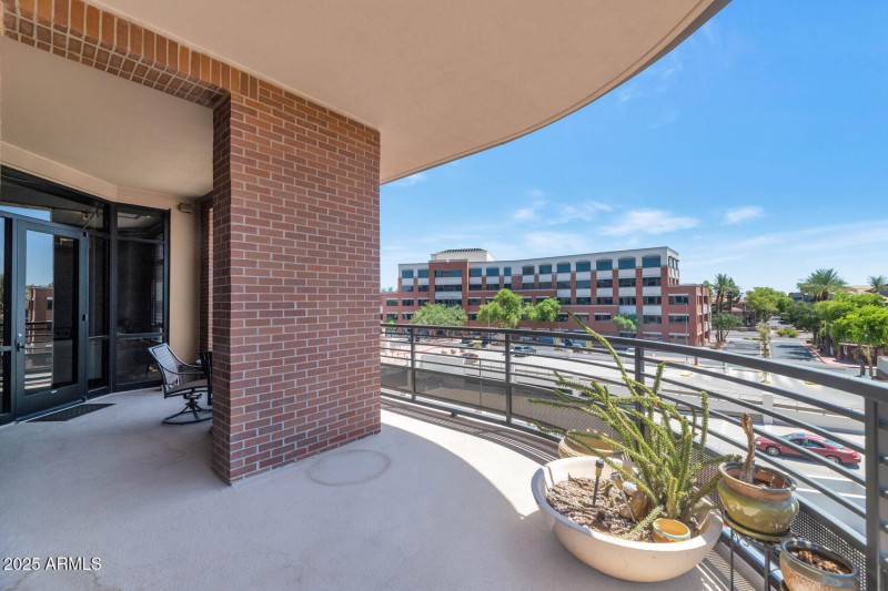 7301 E 3rd Ave-large-020-026-TOD4907-150