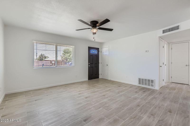 2837 N 71st Ave - Web Quality - 006 - 05