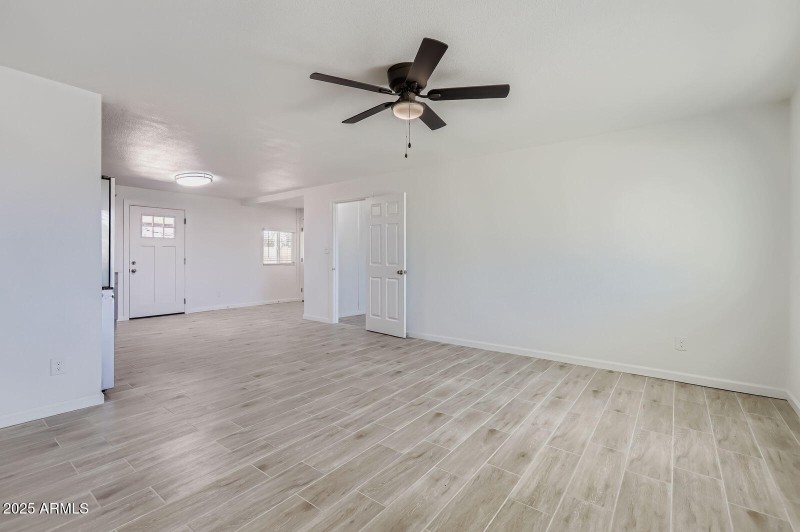 2837 N 71st Ave - Web Quality - 008 - 07