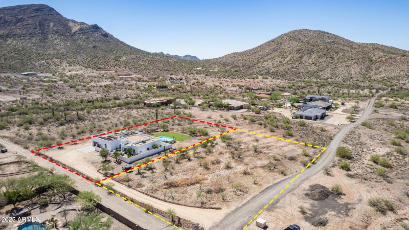 Adjacent Vacant lot also available