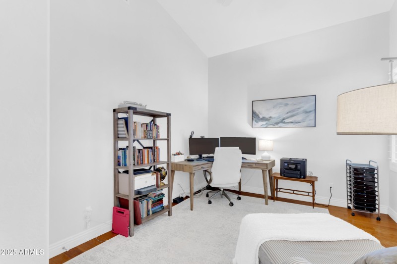 Bedroom/ Office