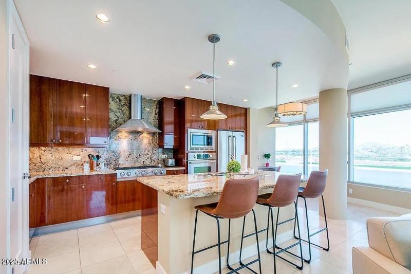 4) 60708-6889614119190