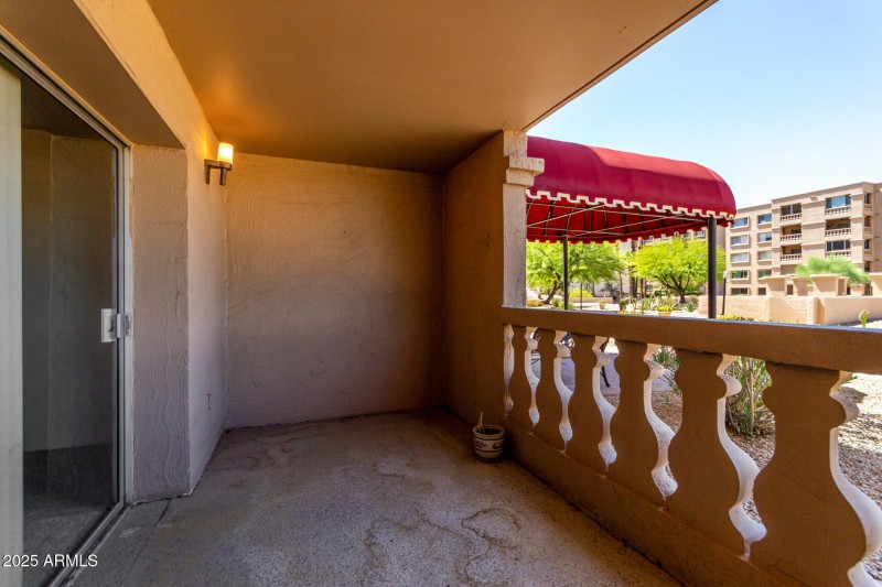 27 - Camelback